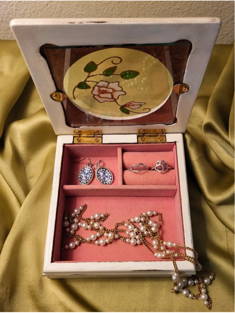 Shabby Chic Floral Jewelry Box / Keepsake Box – Hand Painted Glass Top